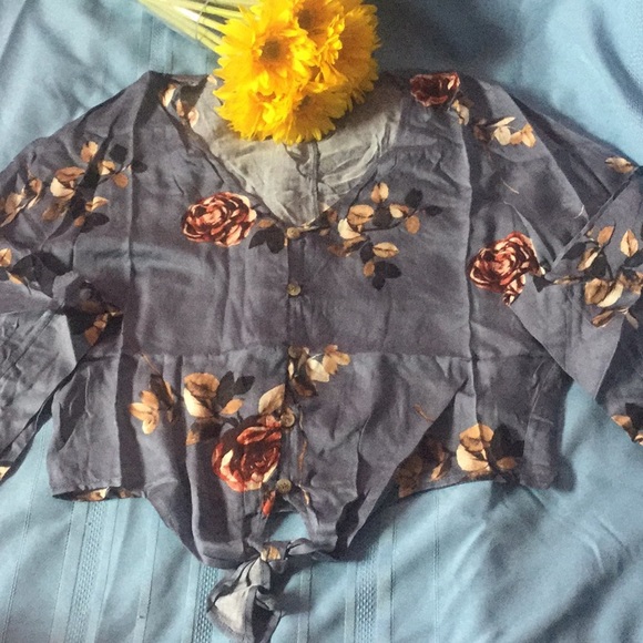 ❌DONATED❌Indigo Blue Floral Print Button Down Knotted Tie Top - Picture 4 of 9